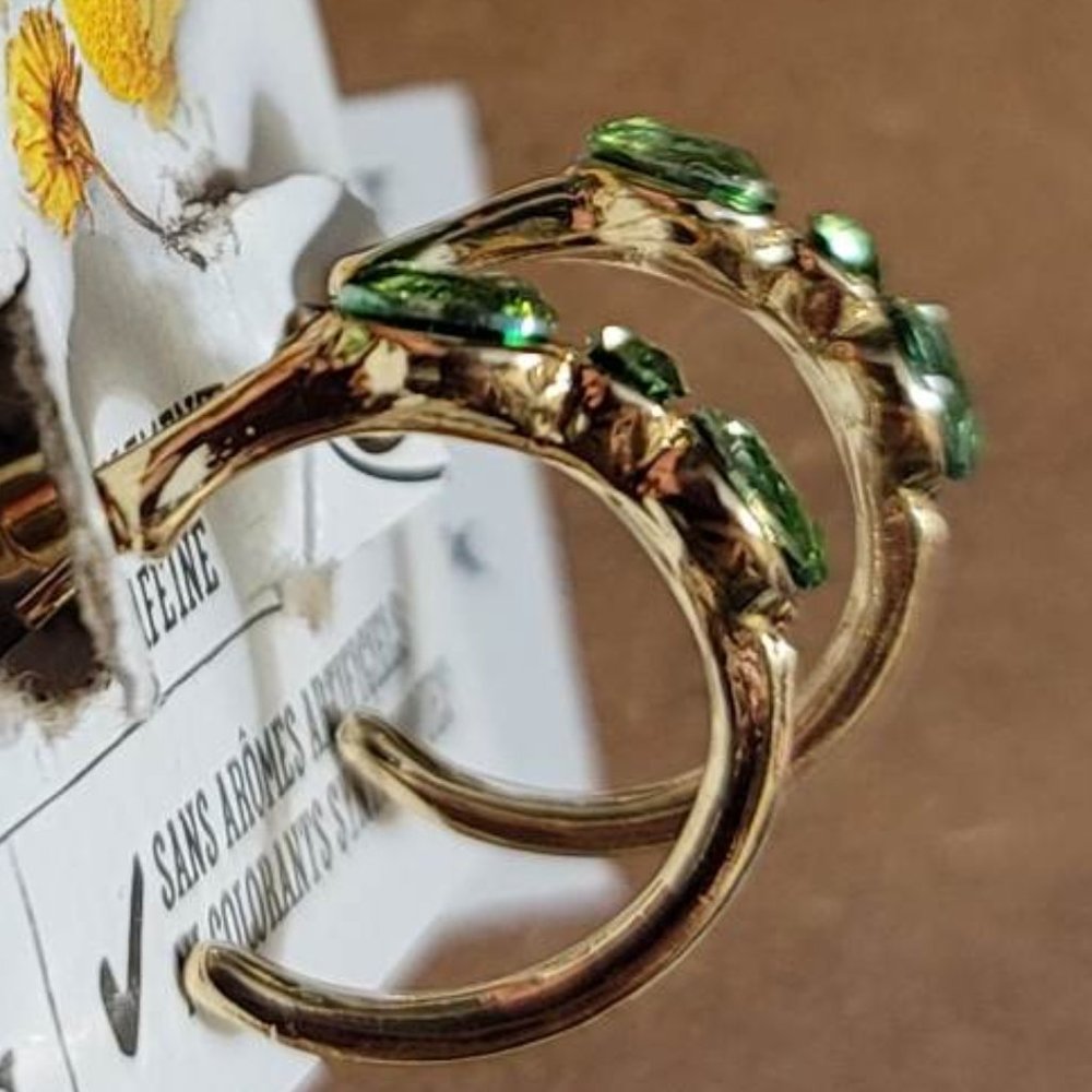 ✨2 for $15!✨  Light Green Crystal Gold Tone Earrings